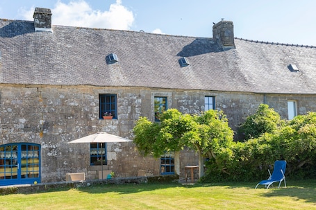 Exterior. Holiday Home 'Gîte De Kerho' with Private Garden and Wi-Fi