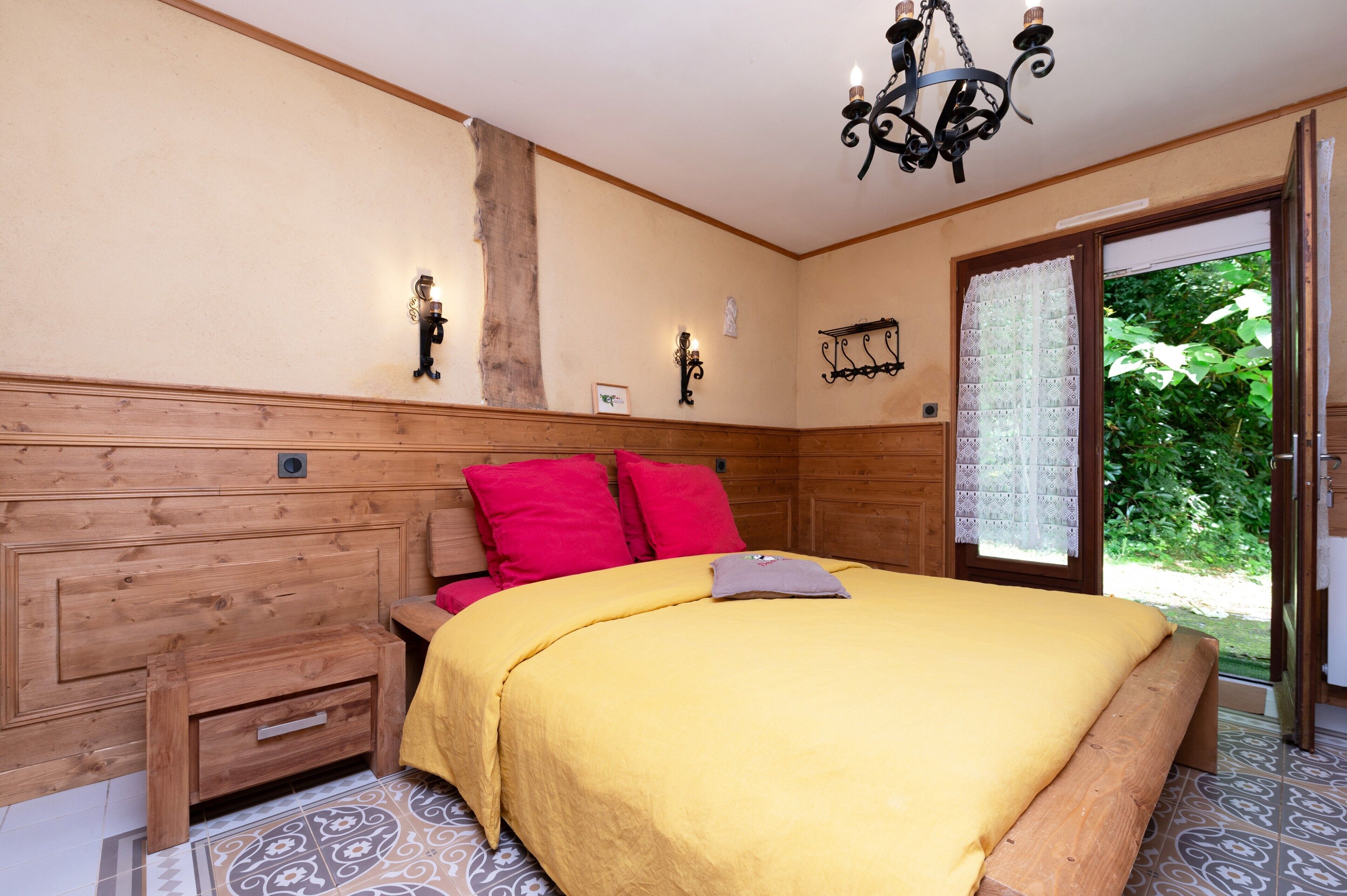 1 chambre, fer et planche à repasser, Wi-Fi gratuit, draps fournis