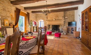 Dining - Bed and Breakfast 'Gauvin' with Shared Terrace, Shared Garden and Wi-Fi (Pluvigner)