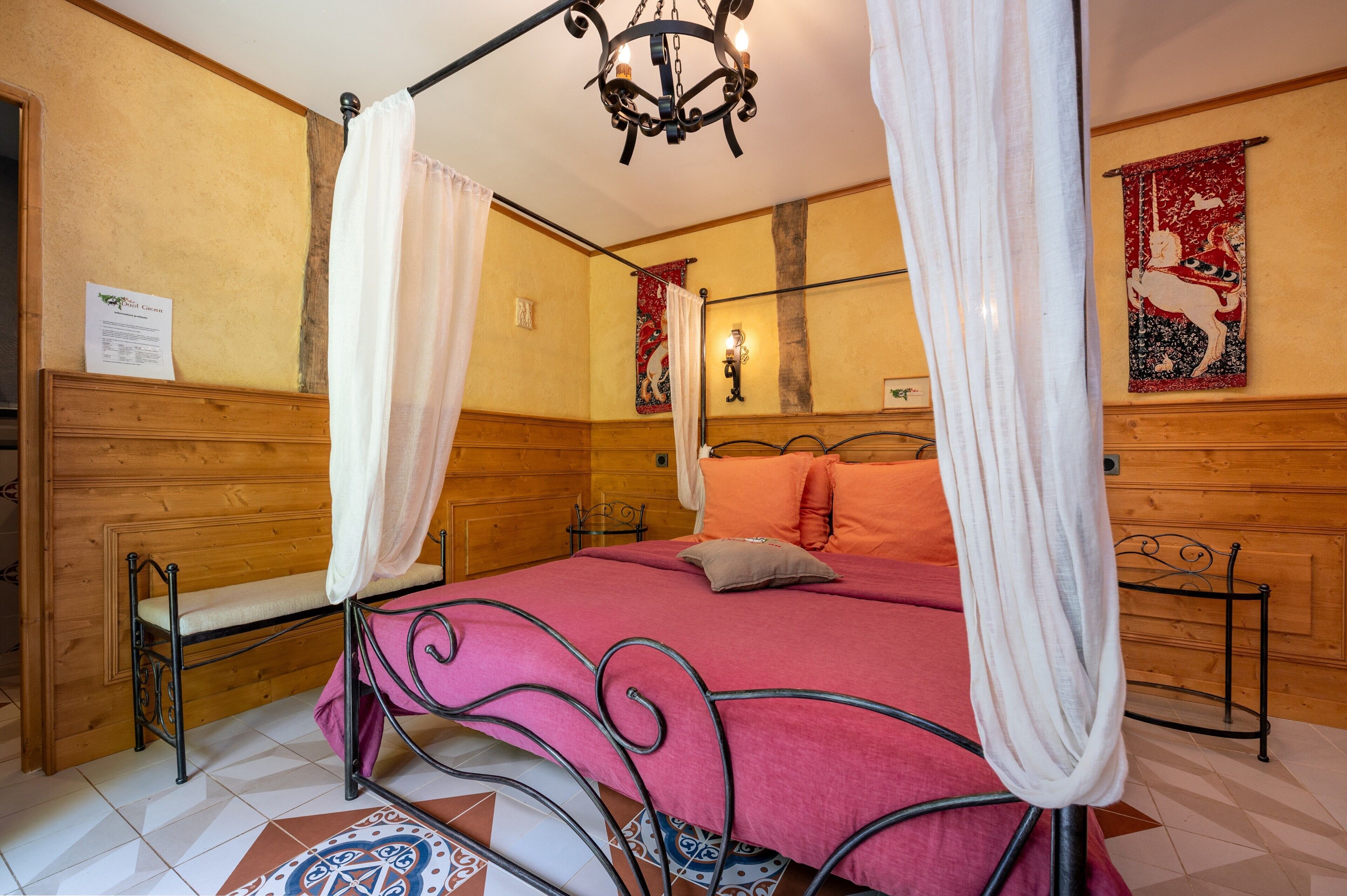 1 chambre, fer et planche à repasser, Wi-Fi gratuit, draps fournis