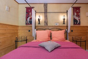 1 slaapkamer, een strijkplank/strijkijzer, gratis wifi, beddengoed