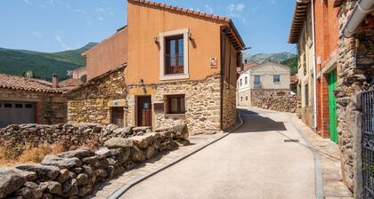 Country House 'Baelo Claudia' with Mountain View, Balcony and Wi-Fi