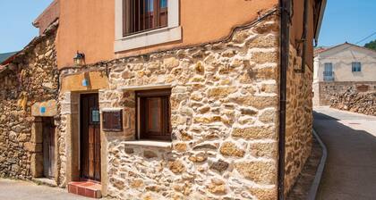 Country House 'Baelo Claudia' with Mountain View, Balcony and Wi-Fi