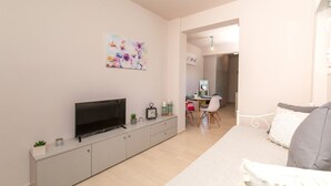 A modern bedroom with a bed, a TV, a desk, and a chair. - Apartment 'Mantisses Studio' with Shared Terrace, Wi-Fi and Air Conditioning (?a?aµ?ta)