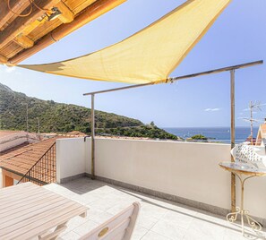 Outdoor dining - Sea view terrace (Pomonte)