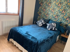2 bedrooms, iron/ironing board, free WiFi, bed sheets