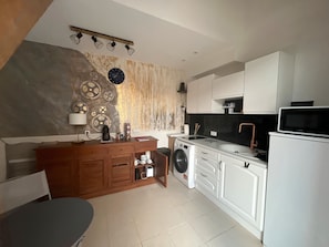 Fridge, coffee/tea maker, electric kettle