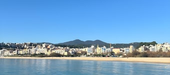 Apartment 'Portblanc' with Balcony, Wi-Fi and Air Conditioning