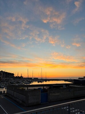 Marina - Apartment 'Portblanc' with Balcony, Wi-Fi, and Air Conditioning (Arenys de Mar)