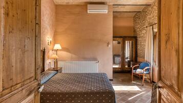 1 slaapkamer, een strijkplank/strijkijzer, gratis wifi, beddengoed