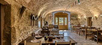 Bed and Breakfast 'Sant Iscle' with Shared Pool, Wi-Fi and Air Conditioning