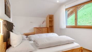 3 bedrooms, free WiFi, bed sheets