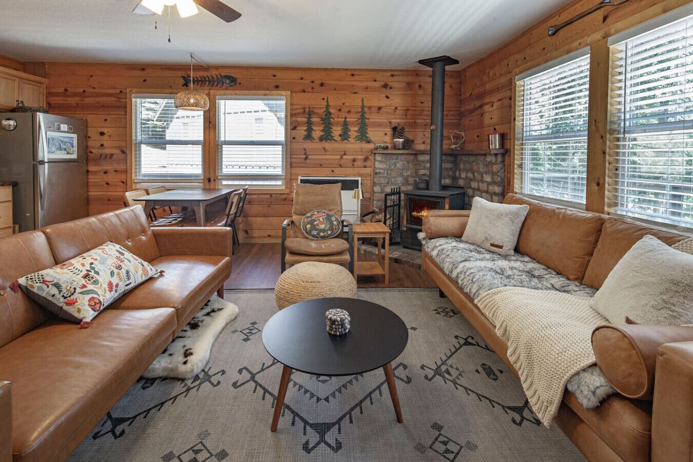 Smart-TV, Kamin, Videospiele, DVD-Player