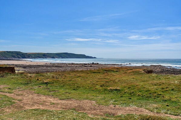 View from property - Lodge in Cornwall With Widemouth Bay Views (Bude)