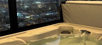 Cozy, clean comfy loft with fitness room, Jacuzzi and WiFi in San José