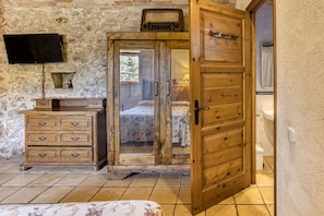 1 bedroom, iron/ironing board, bed sheets