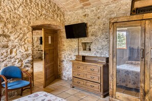 1 bedroom, iron/ironing board, bed sheets