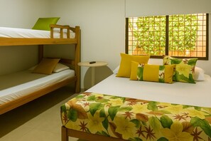 Laptop workspace, blackout curtains, iron/ironing board, free WiFi - Hotel Mucho Lo Bueno (Santa Marta)