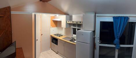 Fridge, microwave, stovetop, cookware/dishes/utensils