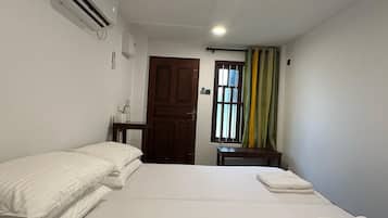 Espacio para trabajar con laptop, cortinas blackout y wifi gratis