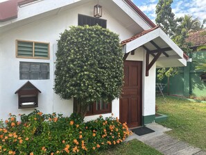 Laptopgeeigneter Arbeitsplatz, Verdunkelungsvorhänge, kostenloses WLAN