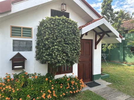 Espacio para trabajar con laptop, cortinas blackout y wifi gratis