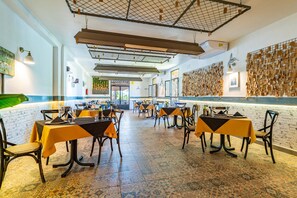 Unclassified image, 3 of 38, button - Mobile Home '243' with Mountain View, Wi-Fi and Air Conditioning (Tírig)