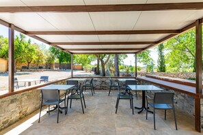 Outdoor dining - Mobile Home '243' with Mountain View, Wi-Fi and Air Conditioning (Tírig)