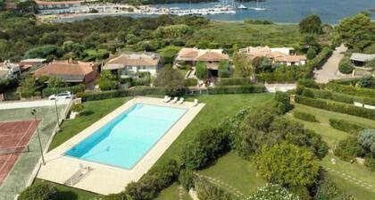 Villa 'Maffy' avec vue sur la mer, Wi-Fi et climatisation