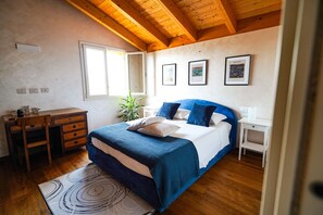 2 makuuhuonetta, silitysrauta/-lauta, ilmainen Wi-Fi, vuodevaatteet