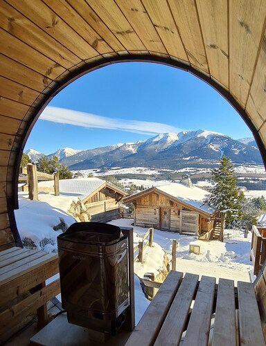 Chalet Vista - Bolquère with Mountain Views, Private Terrace and Wi-Fi