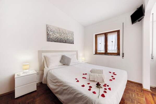 1 habitación, tabla de planchar con plancha, wifi gratis y ropa de cama 