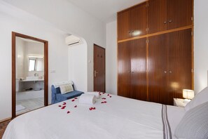 1 slaapkamer, een strijkplank/strijkijzer, gratis wifi, beddengoed