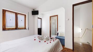 1 bedroom, iron/ironing board, free WiFi, bed sheets