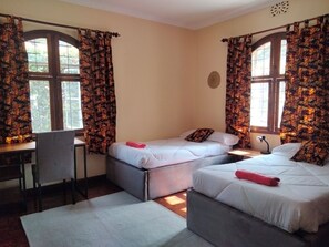 3 bedrooms, desk, iron/ironing board, free WiFi