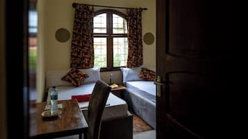 3 slaapkamers, een bureau, een strijkplank/strijkijzer, gratis wifi