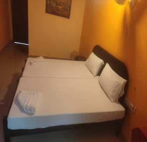 Habitación estándar doble | Sábanas de algodón egipcio, ropa de cama de alta calidad, escritorio
