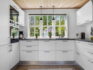 Fridge, microwave, dishwasher, cookware/dishes/utensils