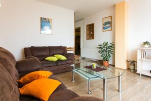 Apartment | Living room - Guest House Fontana - Two Bedroom Apartment With Balcony and Sea View (Zupa dubrovacka)