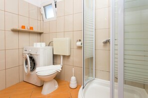 Apartment | Bathroom | Shower, hair dryer - Guest House Fontana - Two Bedroom Apartment With Balcony and Sea View (Zupa dubrovacka)