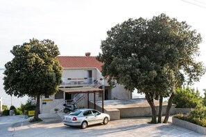 Apartment | Exterior - Guest House Fontana - Two Bedroom Apartment With Balcony and Sea View (Zupa dubrovacka)
