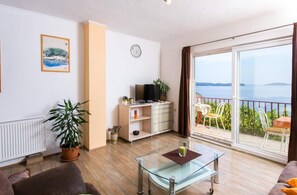 Apartment | Living area - Guest House Fontana - Two Bedroom Apartment With Balcony and Sea View (Zupa dubrovacka)