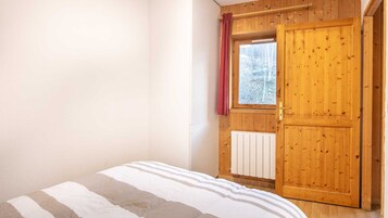 2 bedrooms
