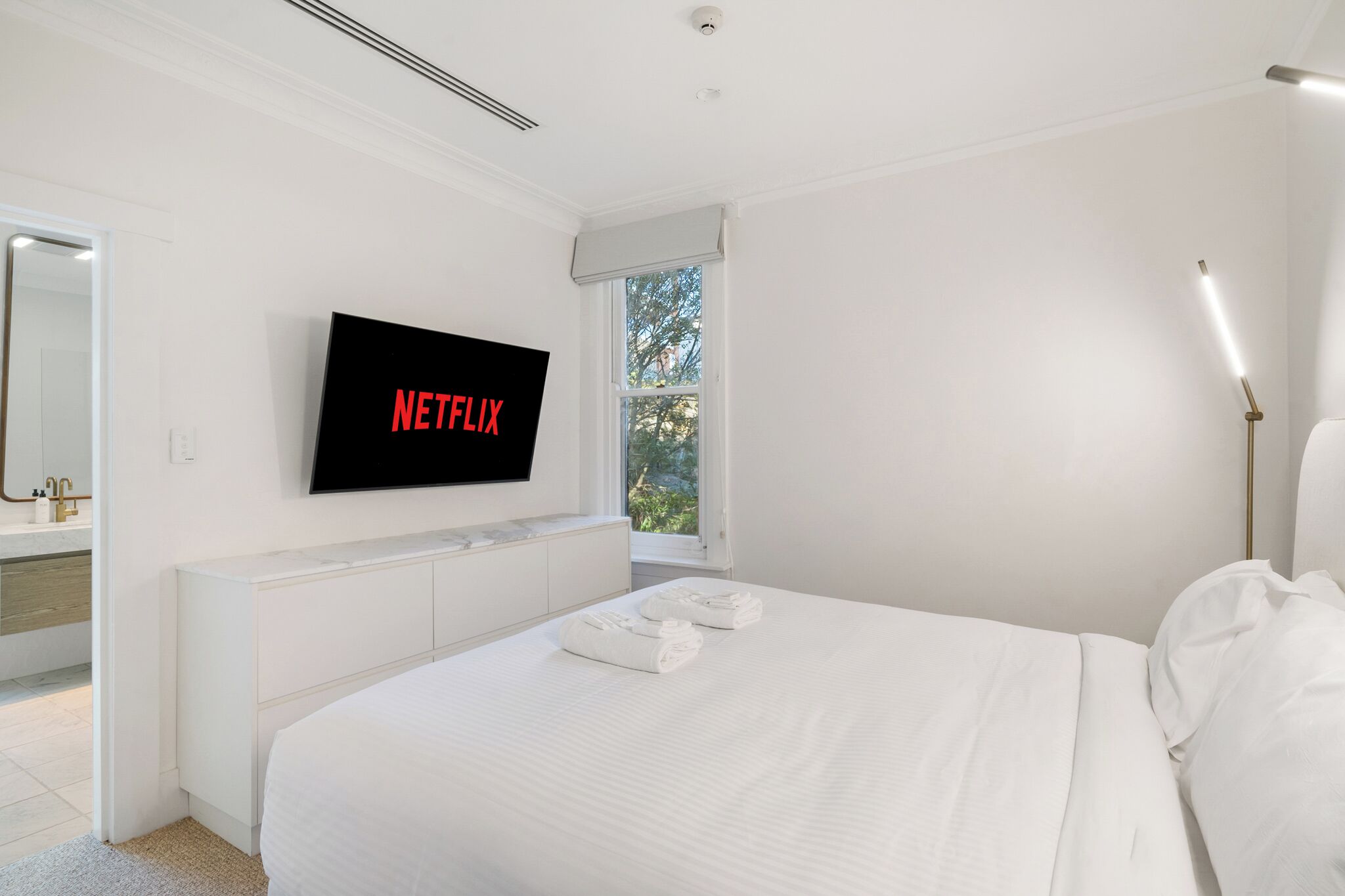 3 bedrooms, desk, iron/ironing board, free WiFi