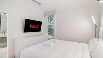 3 bedrooms, desk, iron/ironing board, free WiFi