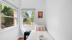 3 Schlafzimmer, Schreibtisch, Bügeleisen/Bügelbrett, Reisekinderbett