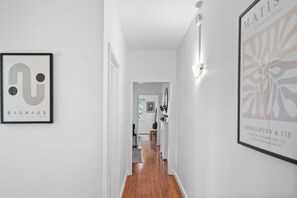 Interior - Bellevue Hill 3BR Escape w/ Full kitchen (Bellevue Hill)