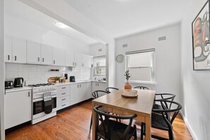 Fridge, microwave, oven, stovetop - Bellevue Hill 3BR Escape w/ Full kitchen (Bellevue Hill)