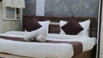 Classic Double Room | Desk, free WiFi