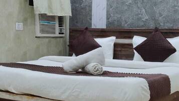 Classic Double Room | Desk, free WiFi